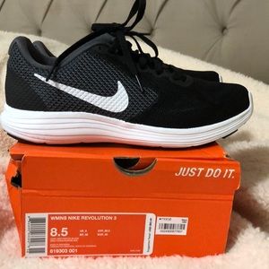 Nike Women’s Revolution 3